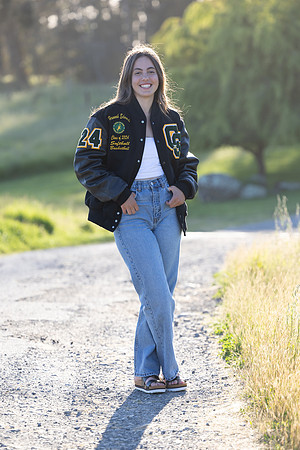 SeniorHannah24_Spring_0210