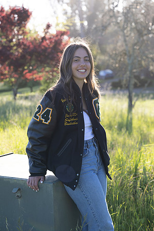 SeniorHannah24_Spring_0115