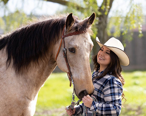2023SeniorBella_0223