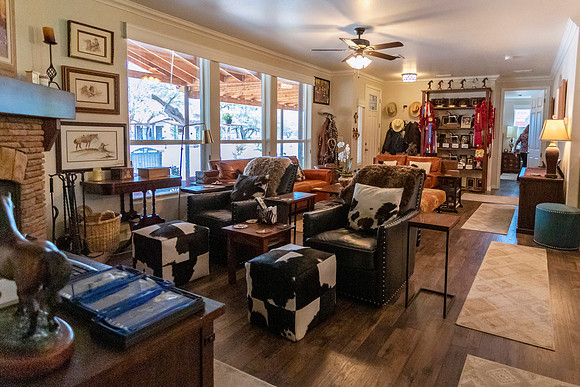 RS_MainHouse_LRoom_0575