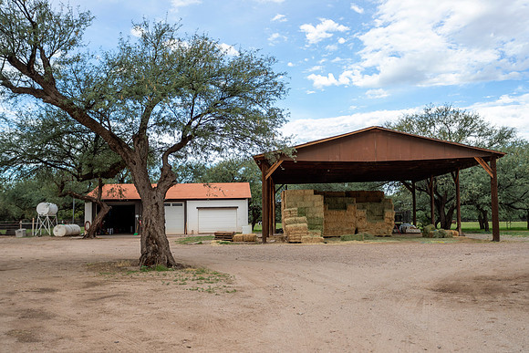 RS_MachineShop&HayBarn_0299