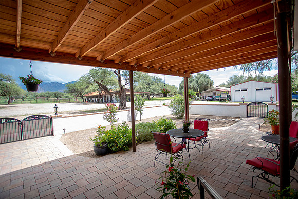 RS_MainHouse_FrontCourtyard_0499