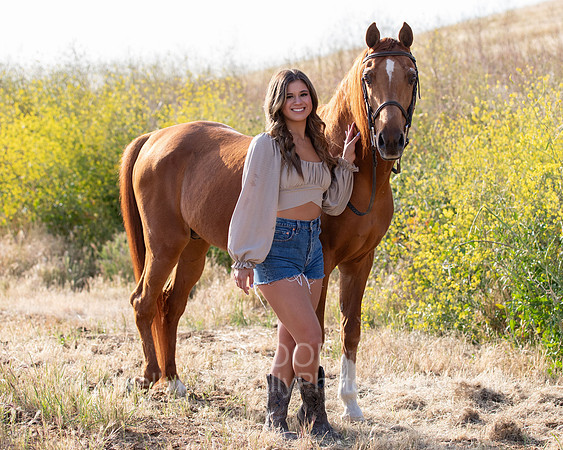 2022SeniorKate_0118